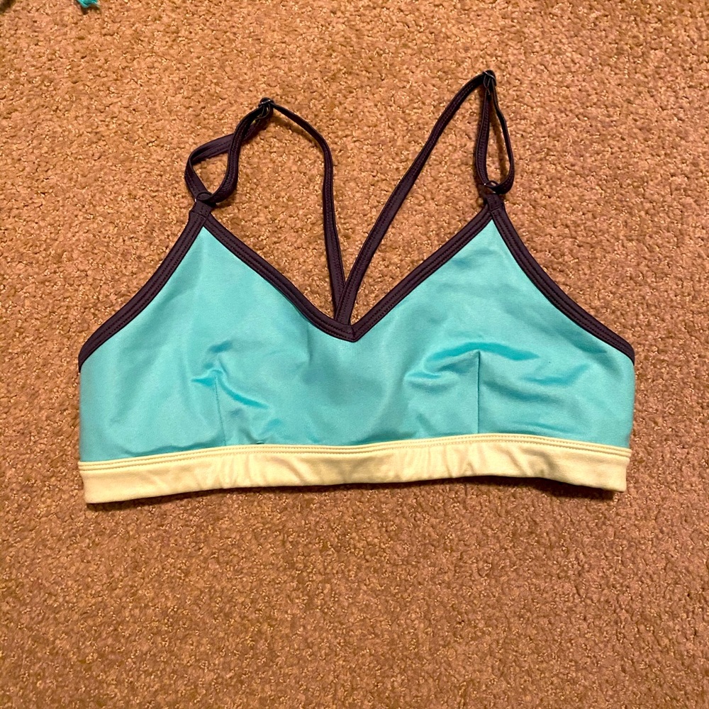 Alo yoga sports bra